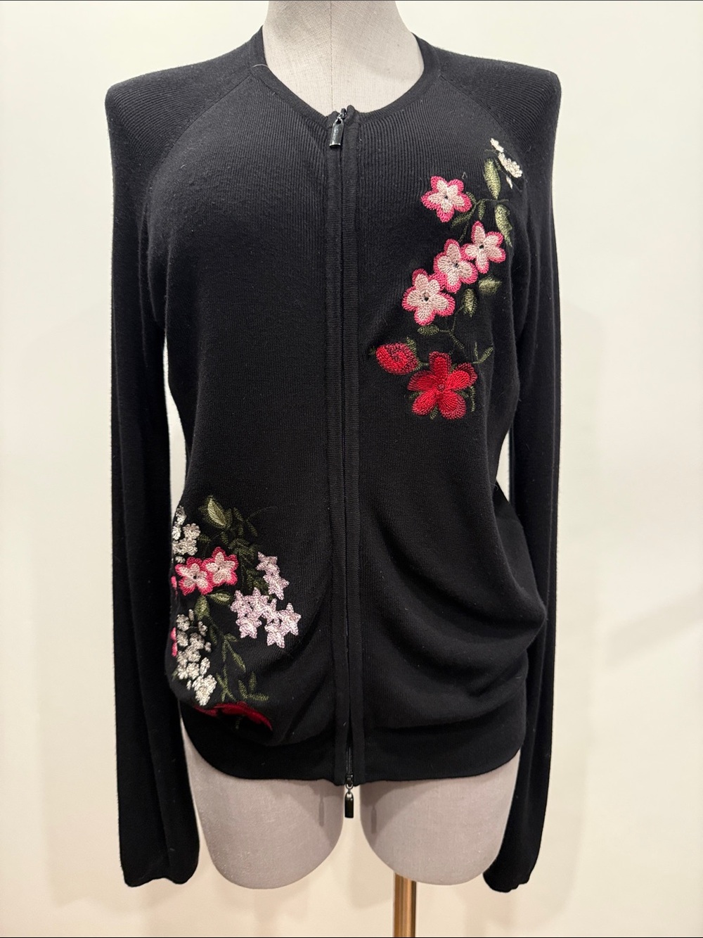 San Francisco Collection Black Floral Embroidered Zip Cardigan – Size L/G